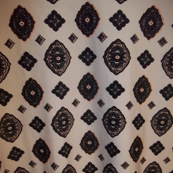 Geometric 3/4 Sleeve Form Fitting Shirt Size Small - Picture 5 of 6